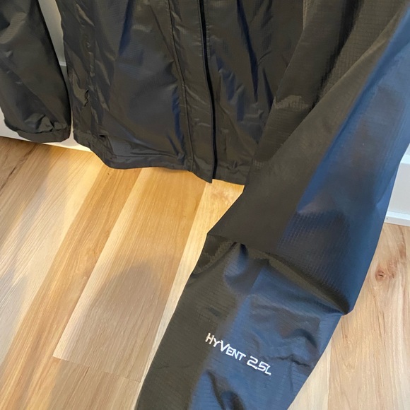 COPY - The North Face Hyvent Rain Jacket - Picture 2 of 5